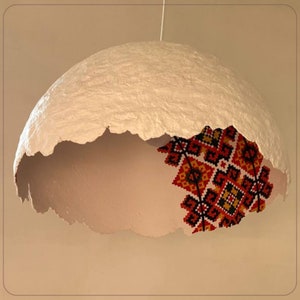 Lampada in cartapesta, lampada fatta a mano, lampada a sospensione in cartapesta