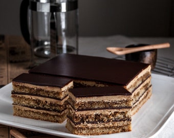 1kg of delicious opera coffee cake. Delivery within Germany only