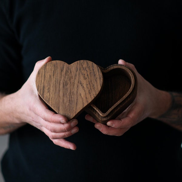 Herzförmige Erinnerungsbox aus Holz - Handgefertigt und perfekt für die Aufbewahrung von Schmuck, Erinnerungen und Geschenken, einfaches und dennoch schönes Design