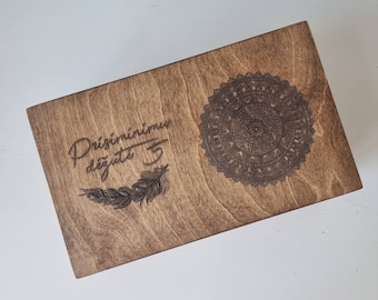 Customizable Wooden Memory Box with Engraving - Handcrafted and Personalized, Elegant Keepsake Box for Family Treasures and Special Memories