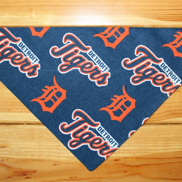 Personalize/Custom Detroit Tigers Classic-Over the Collar Dog Bandana/Scarf, Baseball, Michigan, MLB, Sports