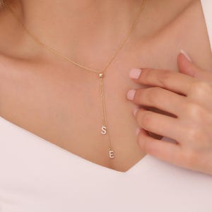 Collar ajustable personalizado con dos letras y colgante de bola móvil, iniciales personalizables, regalo único, regalo para ella