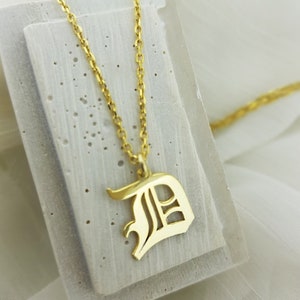 Collar con inicial en inglés antiguo, collar con letras minimalistas, estilo gótico, collar con letras personalizado, collar con inicial, collar con inicial gótica