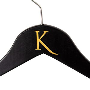 Cintres de demoiselle d&#39;honneur initiales, cadeaux de demoiselle d&#39;honneur, cintre de mariage, cintres personnalisés, cintre de la mariée, proposition de demoiselle d&#39;honneur, cintre avec initiale