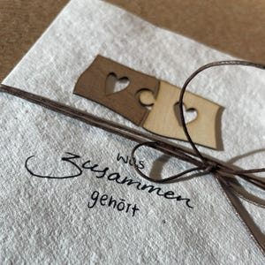 Nachhaltige Hochzeitseinladung mit Echtholz-Motiv, einpflanzbar & wiederverwendbar als Glückwunschkarte – handgemacht – Saatpapier Karte