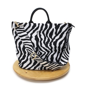Sac fourre-tout à imprimé zèbre avec bandoulière, polyvalent pour un usage quotidien.