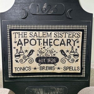 Salem 1662 distressed display stand