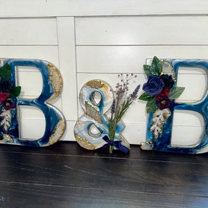 Letras y números de resina epoxi personalizados: detalles florales y de cristal para decoración de bodas, eventos o decoración del hogar.