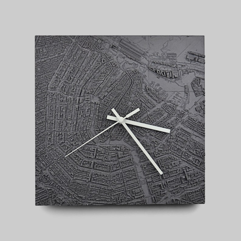 Horloge murale plan de la ville en béton Décoration urbaine moderne Noir/gris/blanc image 1