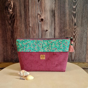 Kosmetiktasche aus Breitcord mit buntem Baumwollstoff, rot, dunkelrosa, weinrot, Blumen, Art.Nr. 06.004