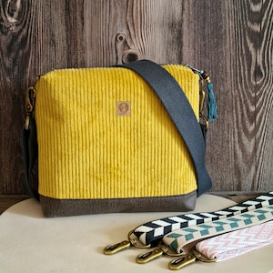 Breitcord Handtasche Damen / Umhängetasche mittelgroß mit Kunstleder / Schultertasche mit 2 Innenfächern Wechselgurt gelb Art.Nr. 01.005