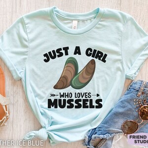 Womens Mussel T-shirt, Girls Mussel Tee, Mussel Graphic Tee, Funny Mussel Shirt, Mussel Lover Gifts, Seafood Shirt, Mussel Themed Clothing