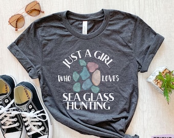 Sea Glass Shirt, Sea Glass T Shirt, Sea Glass Hunter Gift, Sea Glass Hunting, Beachcombing Shirt, Beach Glass Shirt, Girls Sea Glass T-shirt