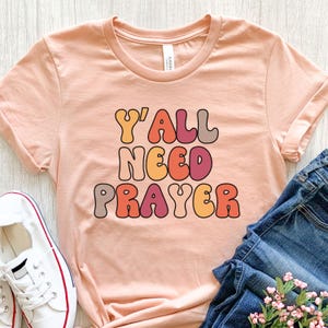 祈りが必要、クリスチャンシャツ、祈りシャツ、宗教シャツ、信仰シャツ、教会シャツ、神シャツ、面白いシャツ、彼女へのプレゼント、お母さんへのプレゼント