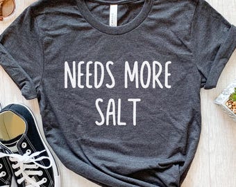 Braucht mehr Salz, Salz Shirt, Salz Geschenke, lustiges Salz T Shirt, Koch Shirt, Geschenk für Koch, Foodie Shirt, Geschenk für Mama, Geschenk für sie