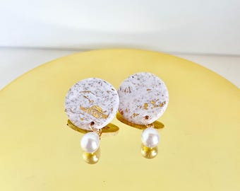 Pendientes de arcilla polimérica hechos a mano: un regalo ligero, bohemio y moderno para ella.