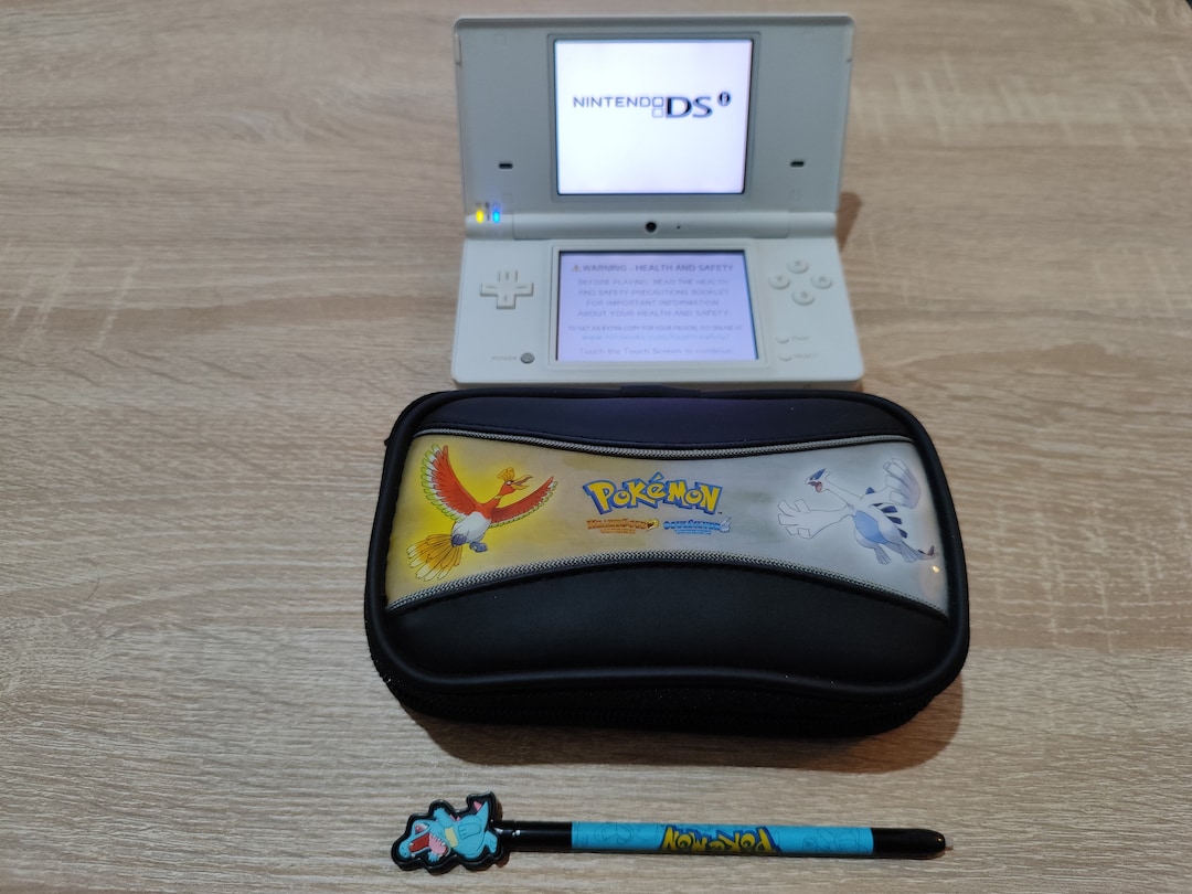 Nintendo Dsi White With Pokemon Heartgold Soulsilver Case +