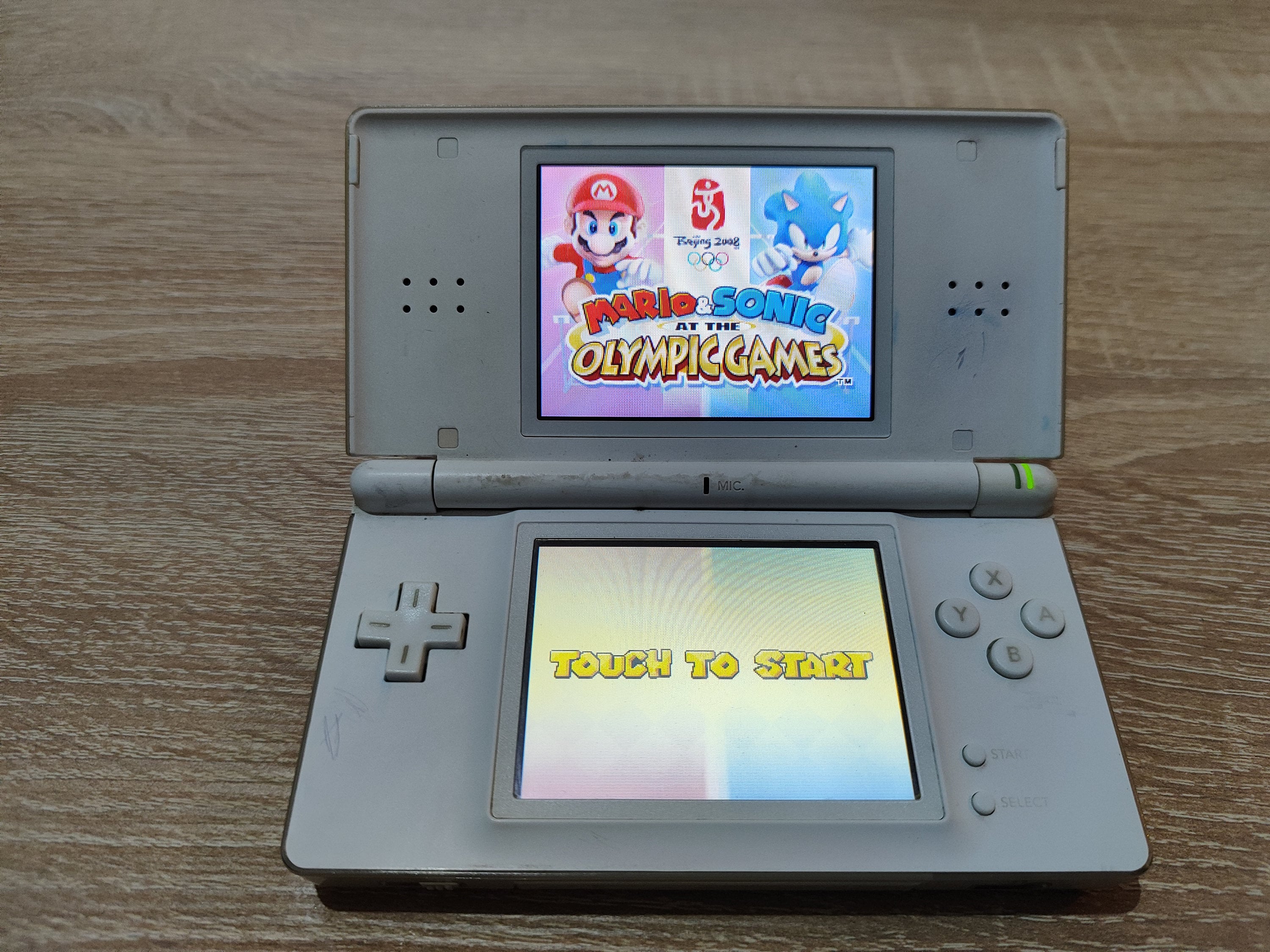 Nintendo Dsi White With Pokemon Heartgold Soulsilver Case +