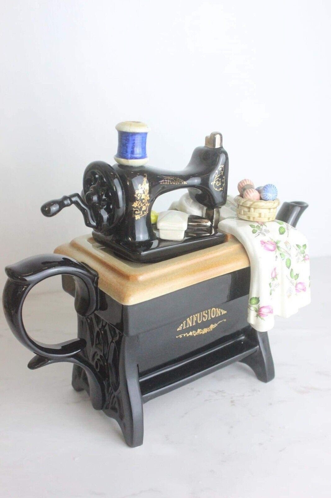 Large Paul Cardew Design Infusion Vintage Sewing Machine Novelty Teapot