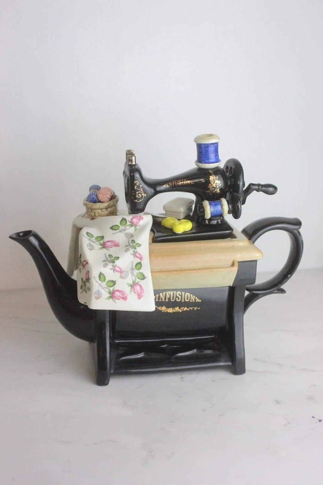 Large Paul Cardew Design Infusion Vintage Sewing Machine Novelty Teapot
