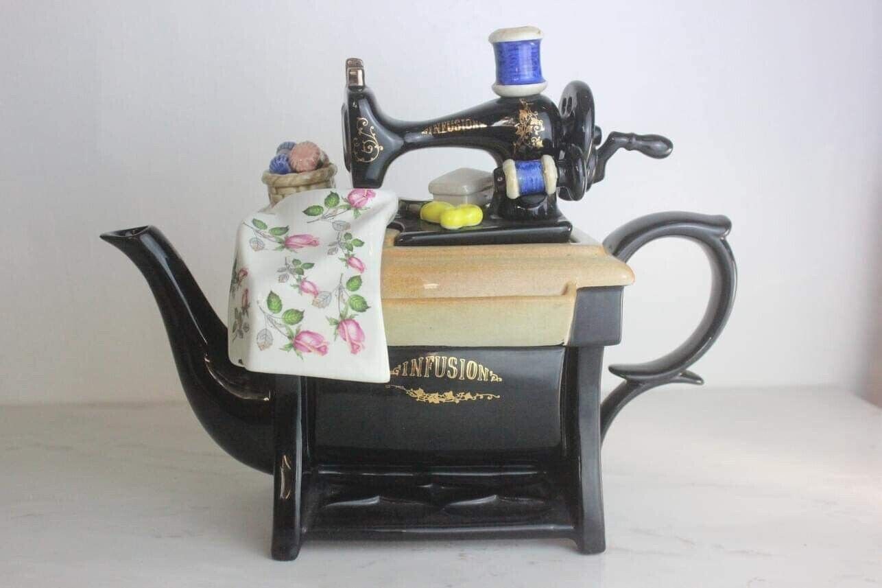 Large Paul Cardew Design Infusion Vintage Sewing Machine Novelty Teapot