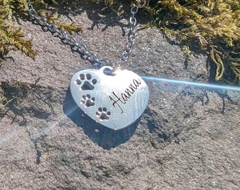 Necklace with heart pendant with engraving