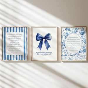 Blaue Christliche Wandkunst Bibel-Vers-Druck Chinoiserie Schleife Wandkunst Preppy Wohnung Dekor Nancy Meyers Ästhetische Wandkunst Einweihungsparty Geschenk