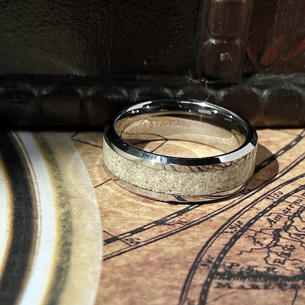 Pet Memorial Ash Ring: Elegant Keepsake Cremation Jewelry.