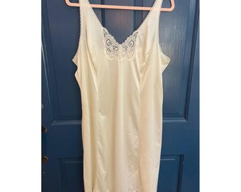 Vintage Ivory Full Slip Dress Lace Trim Bali Antron III Nylon Size 44 XL