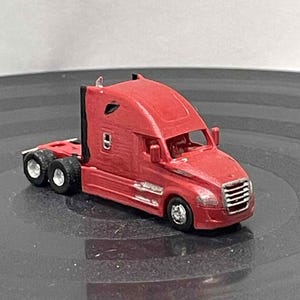 N Scale Freightliner Cascadia Sleeper (rolling model)