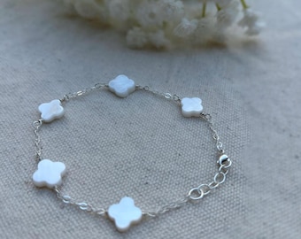 Clover Bracelet Bridesmaid Gift Adjustable Chain Everyday Jewelry Mother of Pearl Handmade Sterling Waterproof Pearl Bracelet March Birthday