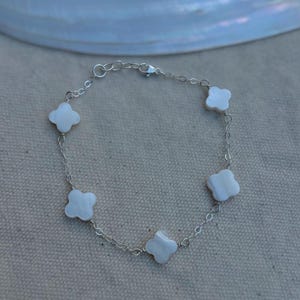 Clover Bracelet Bridesmaid Gift Adjustable Chain Everyday Jewelry Mother of Pearl Handmade Sterling Waterproof Pearl Bracelet March Birthday