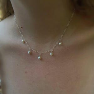 Delicado collar gargantilla de perlas de plata esterlina, collar de perlas colgantes, regalo para mamá, elegante joyería de perlas, regalo impermeable para esposa, regalo de novia