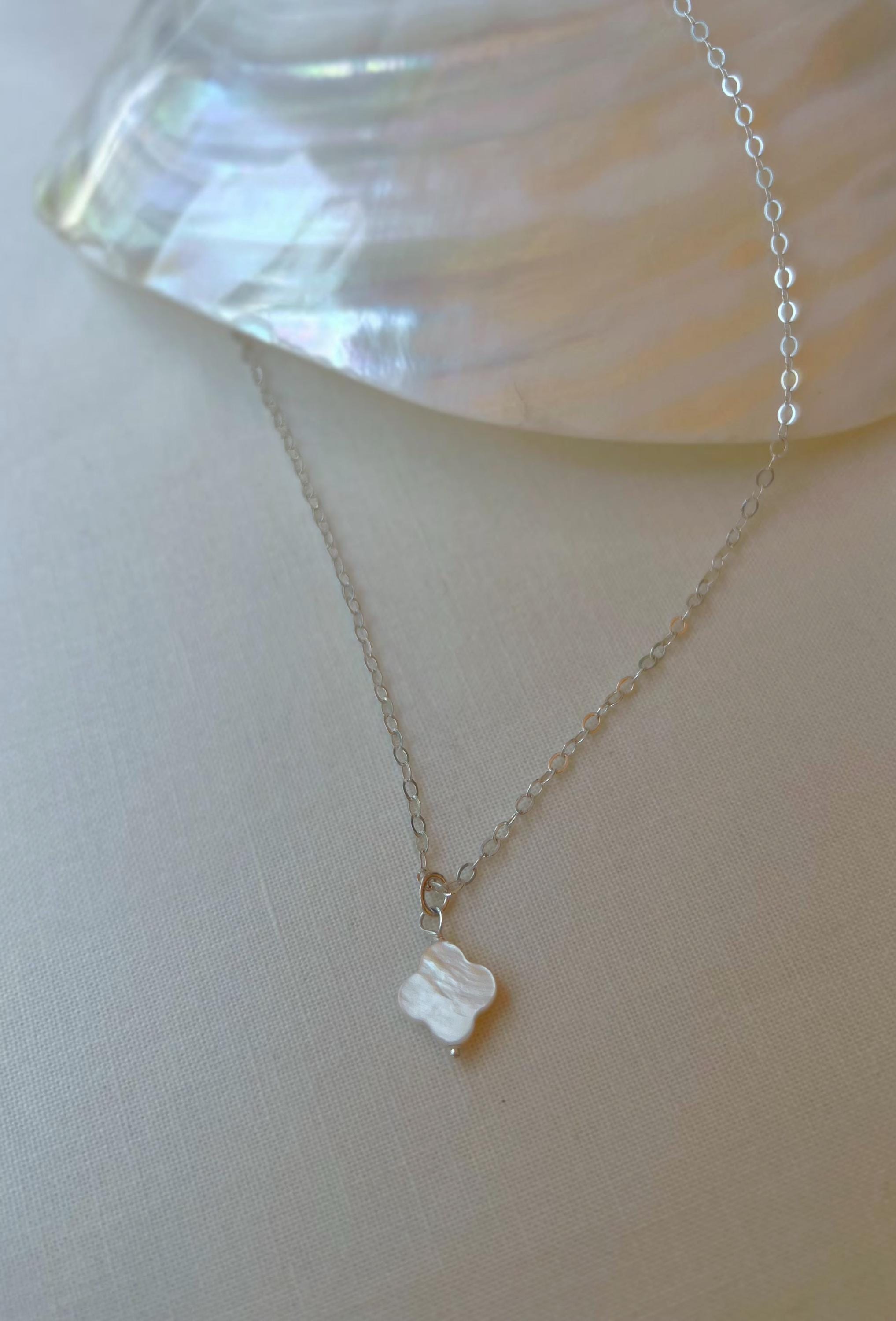 クローバー　ネックレス　マザーオブパール　シルバー item_20230515_145139_885_L.jpg