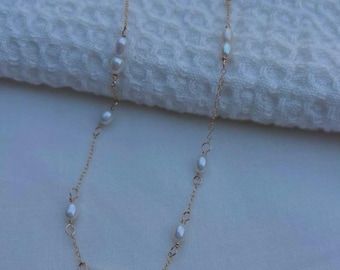 Delicado collar de perlas, relleno de oro de 14 quilates, elegante collar de perlas orgánicas, regalo de oro para esposa, elegante collar de perlas para fiesta nupcial.