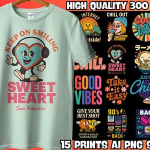 Può includere: T-shirt azzurra con un personaggio a forma di cuore dei cartoni animati con le cuffie e la scritta "KEEP ON SMILING SWEET HEART San Francisco". Sono presenti anche altre grafiche con scritte come "GOOD VIBES" e "JUST CHILL".