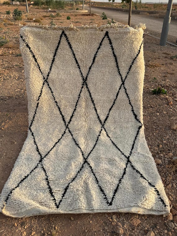 Classic Beni Ourain Moroccan Rug – Handwoven Wool in Cream with Black Diamond Pattern – Minimalist and Timeless Design