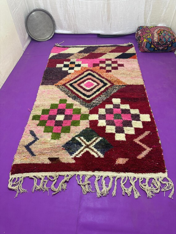 A colorful Amazigh carpet that reflects symbols of identity and roots, a blend of authenticity and visual power in a unique piece of art.