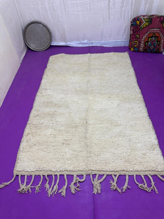 Minimalist Moroccan Rug – Handwoven Wool Simplicity