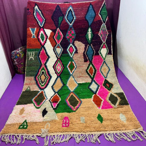 Traditional Moroccan rug decorated with geometric shapeHandwoven Pink Moroccan Rug ;Wool Berber Carpet with Vibrant Geometric Motifs