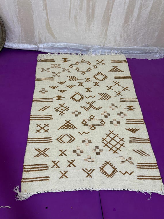 Handwoven Traditional Berber Rug – A Touch of Authentic Moroccan Heritage
