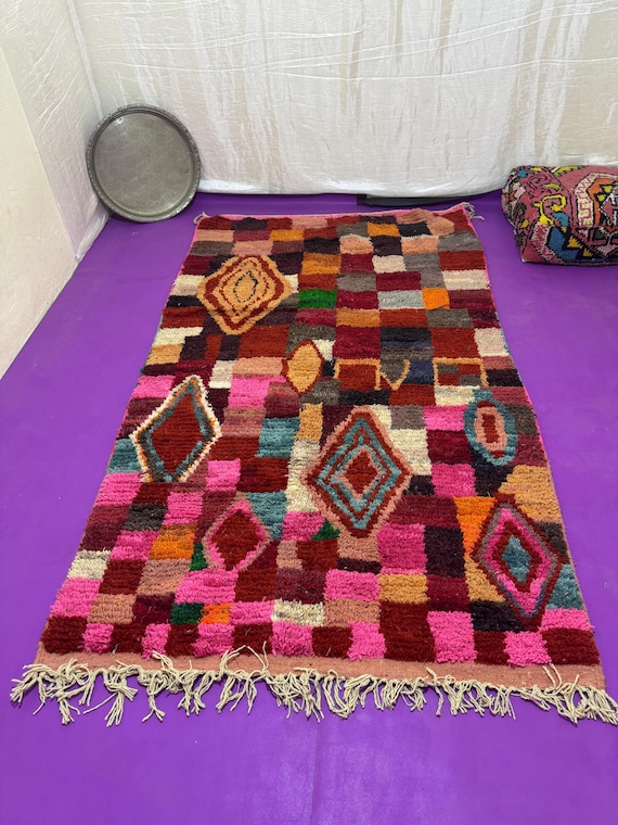 A colorful Amazigh carpet that reflects symbols of identity and roots, a blend of authenticity and visual power in a unique piece of art.