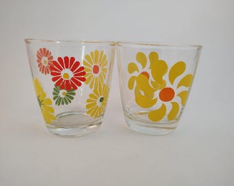 Set of 2 Vintage Mod Daisy Sour Cream Yellow/Orange Floral 3 3/8" 8 oz Juice Glasses