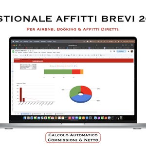 Può includere: Un computer portatile mostra un foglio di calcolo con grafici. Lo schermo mostra il testo "GESTIONALE AFFITTI BREVI 2026" e "PER AIRBNB, BOOKING & AFFITTI DIRETTI." Sotto lo schermo c'è il testo "CALCOLO AUTOMATICO COMMISSIONI & NETTO."