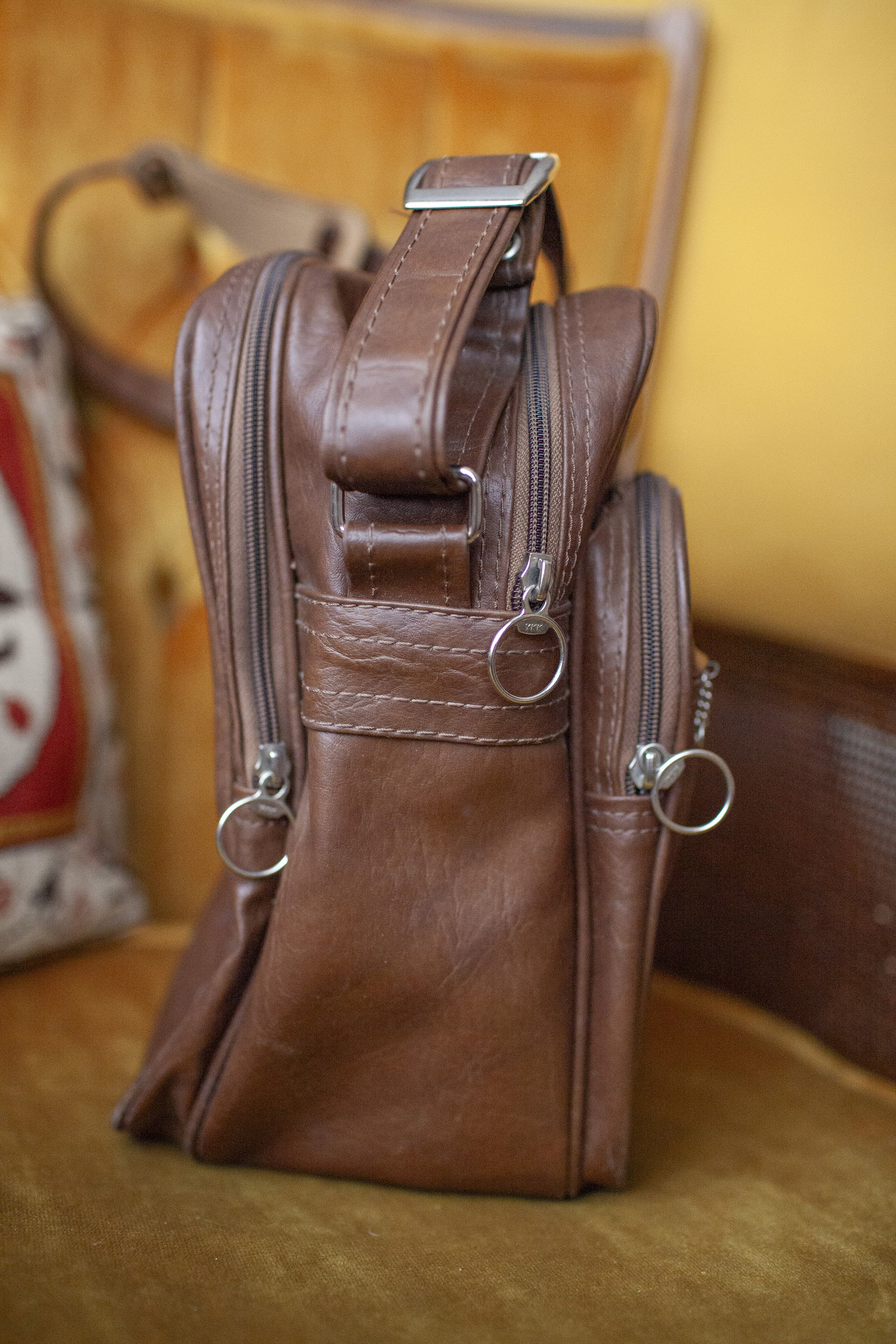Vintage 70s Samsonite Carry-on Shoulder Bag, Retro Brown Faux