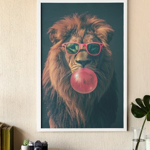 Impresión artística de león genial / León con gafas de sol y chicle / Decoración de pared con animales atrevidos para el hogar o la oficina