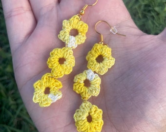 crochet daisy earrings