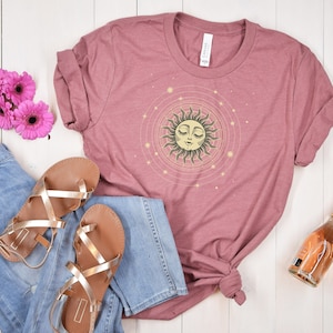 Lady Golden Sun Celestial T-Shirt Sky Stars Galaxy Moon Astrology Boho Cute Unisex T-Shirt Retro Graphic Sun Face Lashes