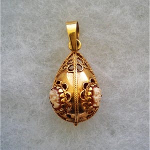 Designer Milor Italy 14K Yellow Gold Carved Shell Lady Face Cameo Egg Pendant