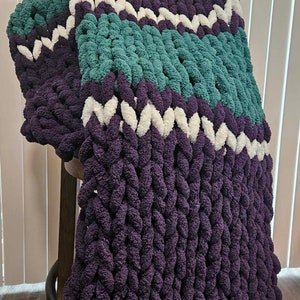 Hausgemachte Grobstrick-Decke, Sofadecke, Größe 90 x 145 cm, Weiche Chenille, Couch Decke, Lila und Grün, gemischte Farbe